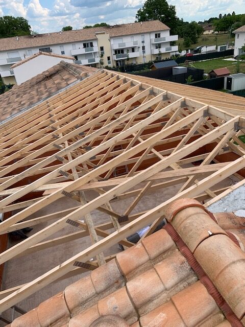 pose de charpente industrielle, pose de fermettes à Bordeaux et Gironde