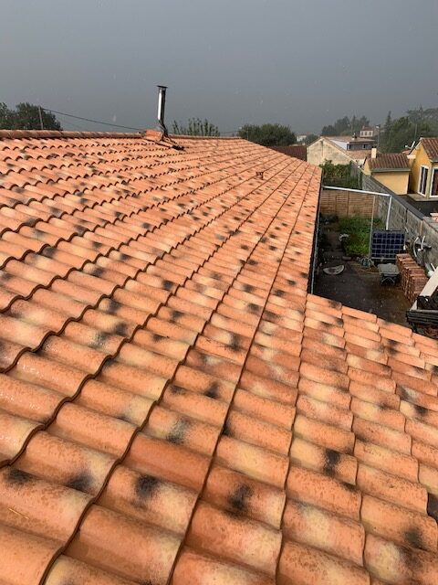 Fin de chantier de rénovation de toiture par Omavar Couverture à Blaye, Bordeaux et en Gironde en tuile GR 13
