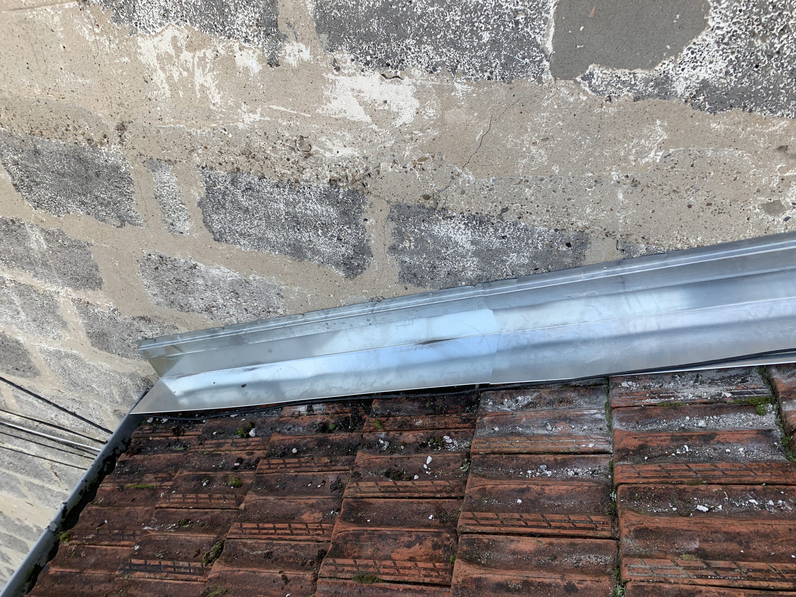 Pose de solin en zinc par Omavar Couverture à Bordeaux et en Gironde